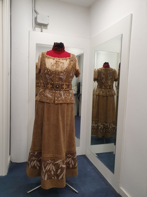 Traje Medieval Hija del hierro de Austria