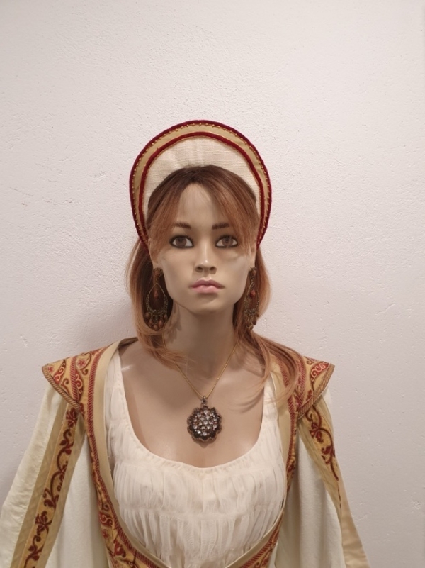 Traje Medieval Modista Bordadora de la corte - Imagen 2