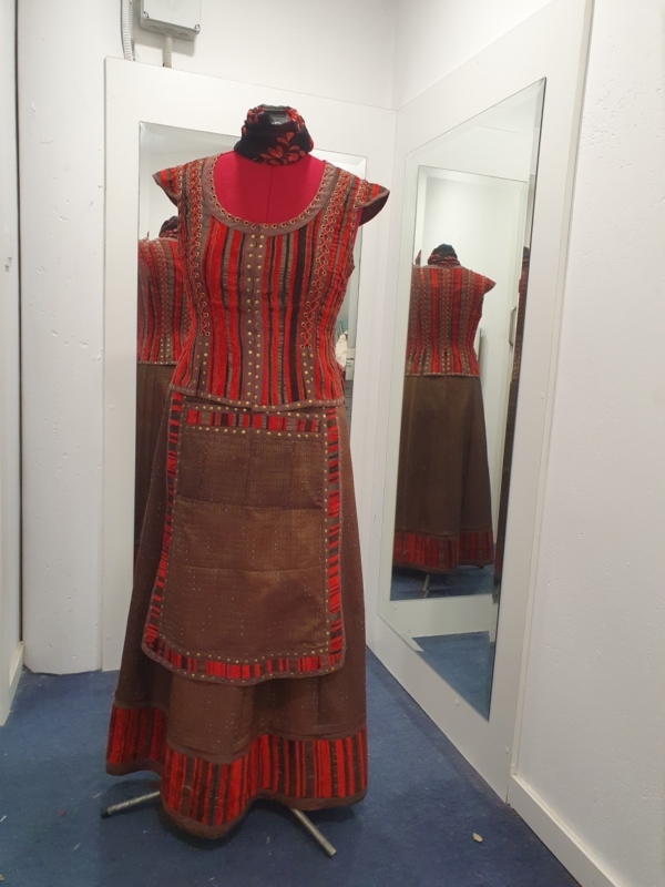 Traje Medieval de descanso en la Camara Real