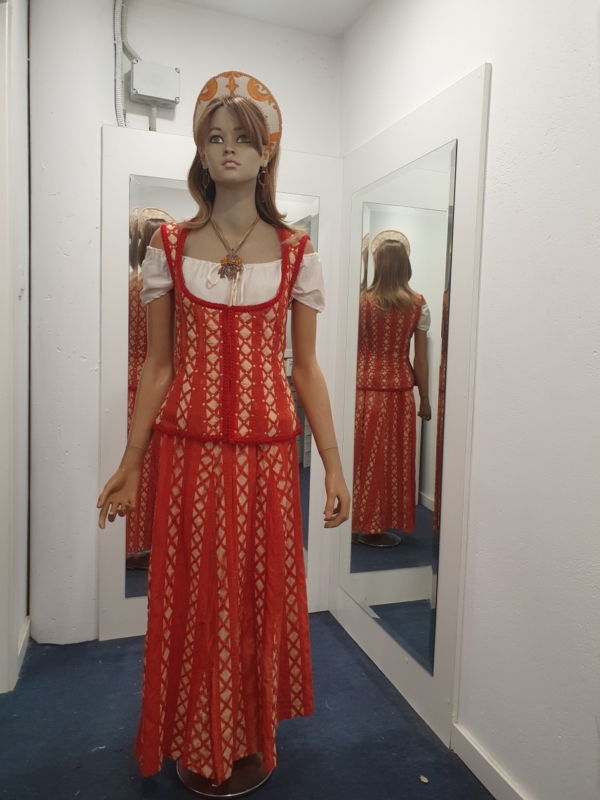 Traje Medieval Mesonera de la cantina de la torre