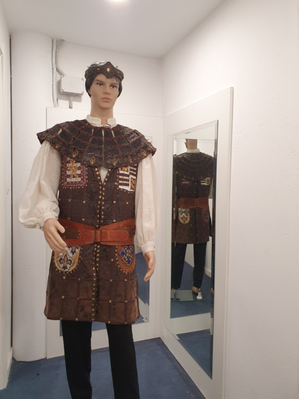 Traje Medieval Maestro de escudos